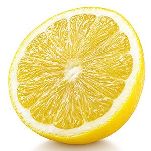 成熟的半黄色柠檬